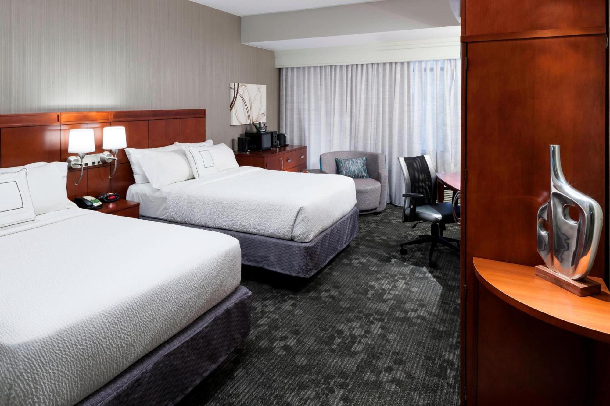 Courtyard Chesapeake Hotel 3*