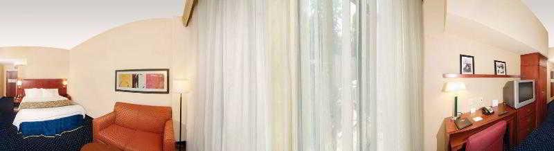 Courtyard Chesapeake Hotel 3*